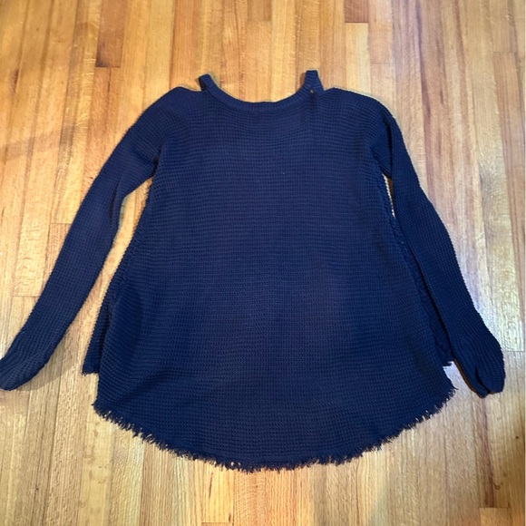 Free People Moonshine Sweater Size S Blue Cut Out Cold Shoulder Raw Edge (a3 - Picture 3 of 11
